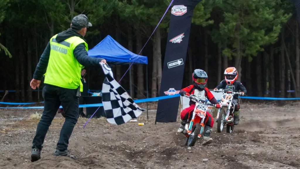 Los más chicos fueron los primeros en iniciar la competición con las motos de 50cc. , D. Los Ángeles