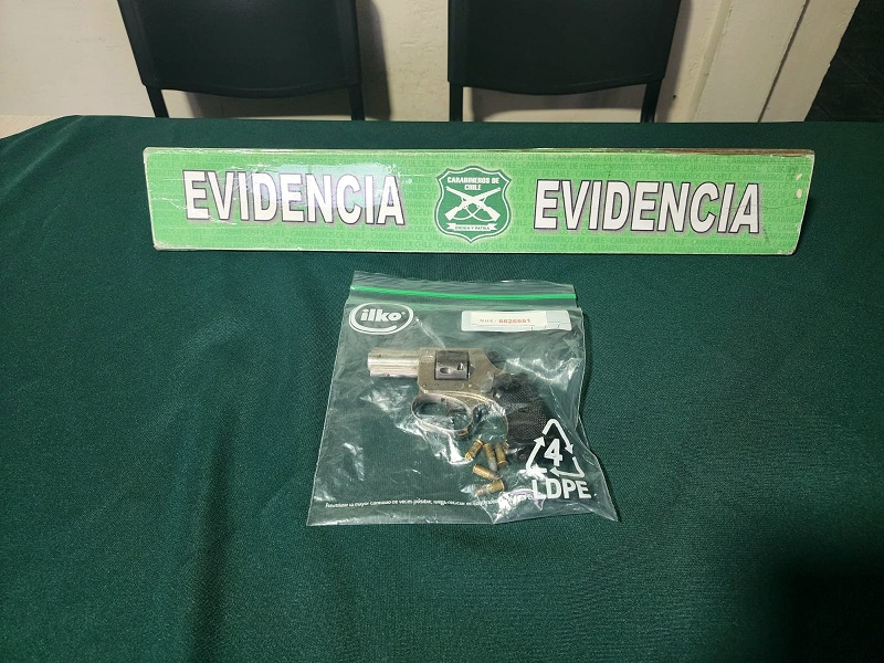 Revolver incautado en Cabrero / Carabineros