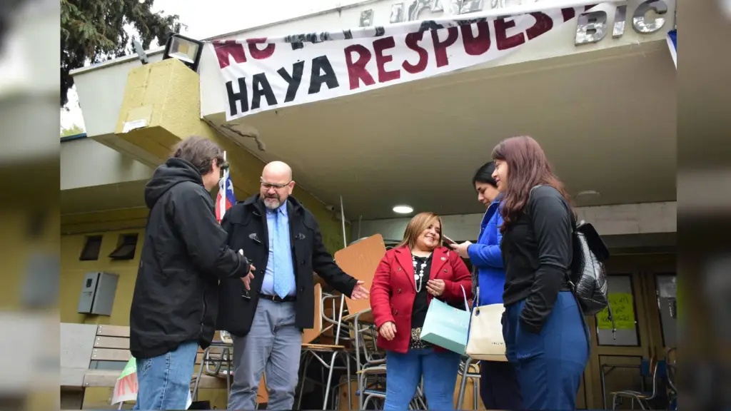 Este miércoles, alumnos del Liceo Bicentenario retoman sus clases luego de tres semanas en paro, La Tribuna