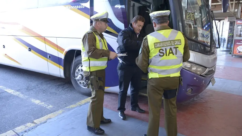 Fiscalizaciones a buses - Carabineros / La Tribuna