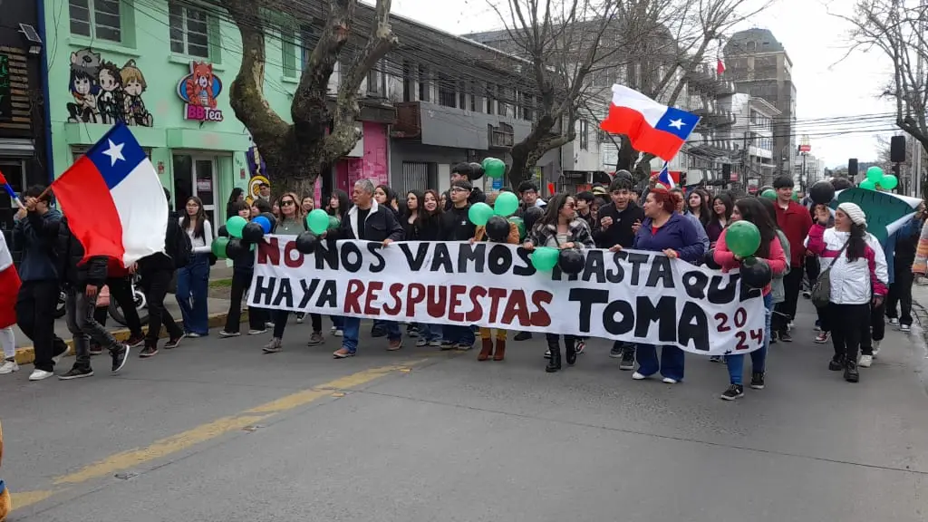 Marcha estudiantes Liceo Bicentenario, La Tribuna