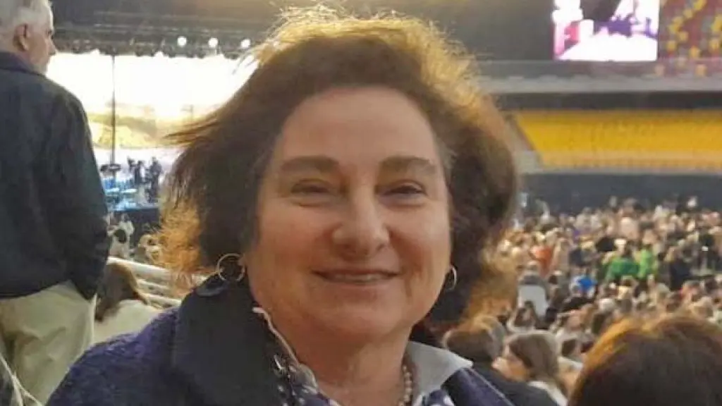 María Elena Fernández, Voces Católicas