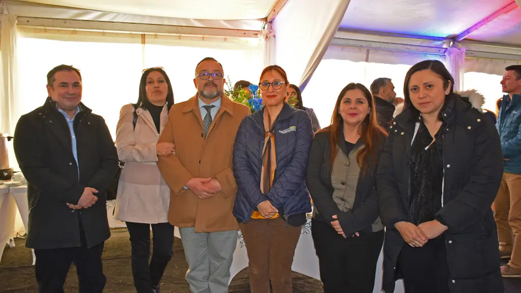 Juan Carlos Quevedo, Rosina Valdés, Mauricio Rondanelli; Sandra Castro Toledo, directora Instituto Virginio Gómez Los Ángeles; Sandra Sepúlveda, jefa carrera Ingeniería Comercial; y Carmen Veloso, jefa carrera Auditoría Universidad de Concepción. | Diario La Tribuna