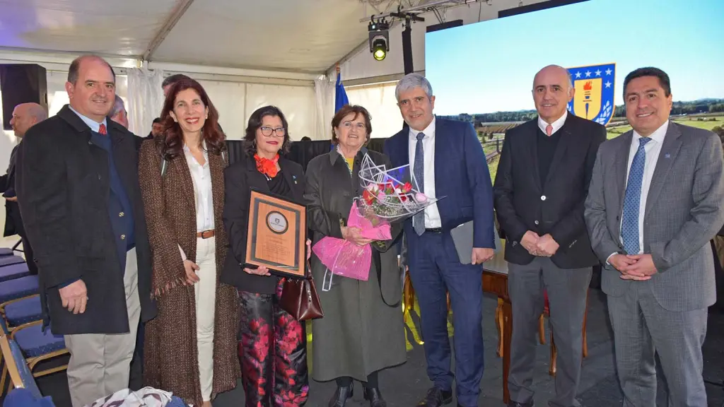 Miguel Zunino Besnier; Paulina Rincón González, vicerrectora UdeC; Dra. Helen Díaz Páez, directora general del Campus Los Ángeles; María Eugenia Besnier; Carlos Saavedra Rubilar, rector de Universidad de Concepción; Ítalo Zunino Besnier; y Miguel Quiroga  | Diario La Tribuna