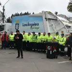 Los nuevos camiones consideran alza-contenedores para facilitar la carga laboral y física de los colaboradores que se desempeñan en la recolección de residuos.