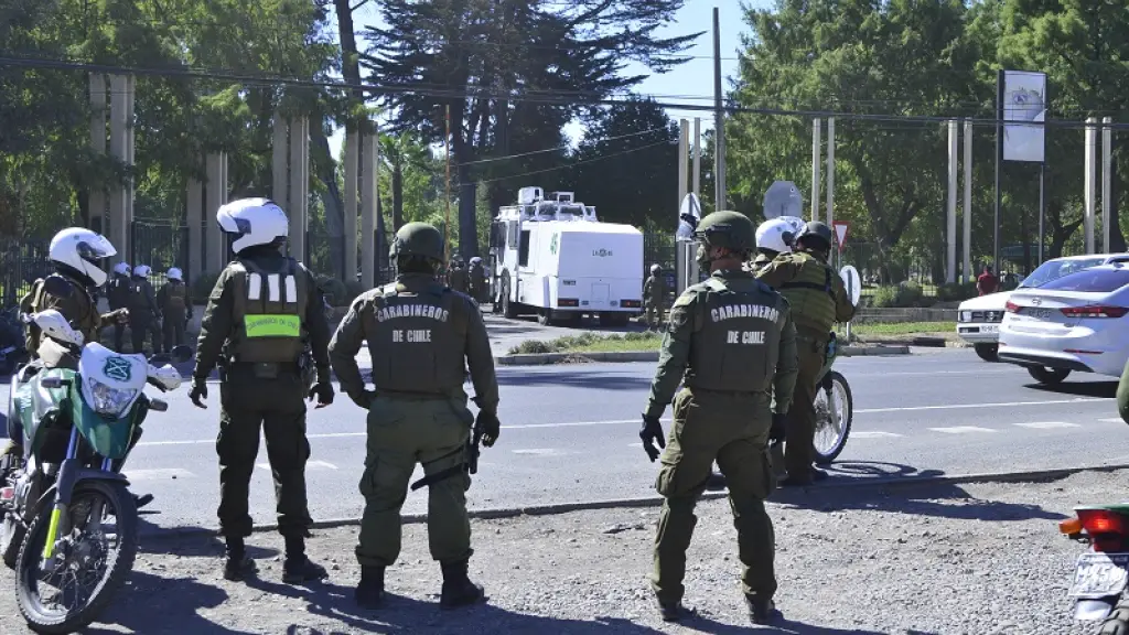 Funeral de alto riesgo en Los Ángeles, La Tribuna