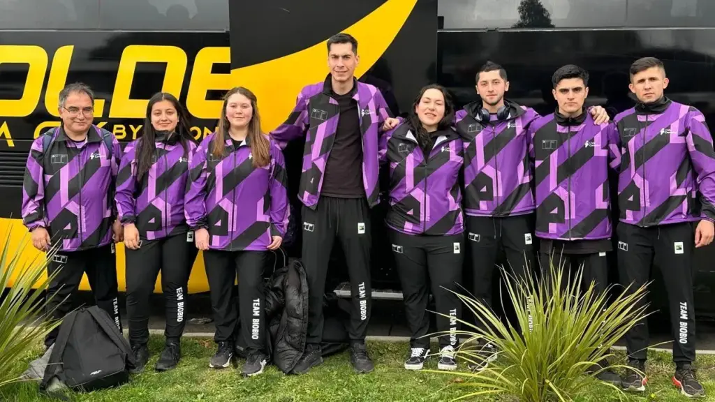 La delegación del team Biobío de tenis de mesa, La Tribuna