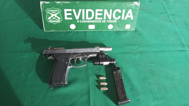 Arma de fuego incautada en Los Ángeles / Carabineros