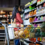 La mayoría de los supermercados abrirá sus puertas con los horarios habituales de fin de semana o feriado., Referencial