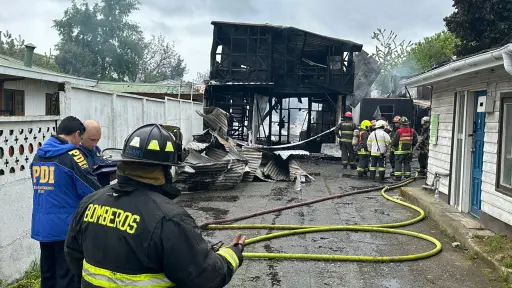 Fatal incendio en Valdivia deja cuatro fallecidos, incluidos dos niños