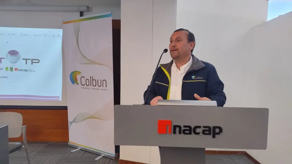 Charla Colbún sobre energías renovables en INACAP Los Ángeles.