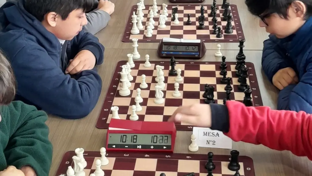 Cerca de un centenar de ajedrecistas provenientes de distintas comunas participaron en el torneo que puso fin al Circuito de Ajedrez de Nacimiento., La Tribuna