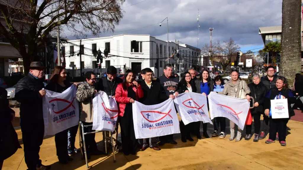 Los líderes del PSC acompañaron a Badilla en su presentación como la carta de la colectividad al sillón edilicio. 