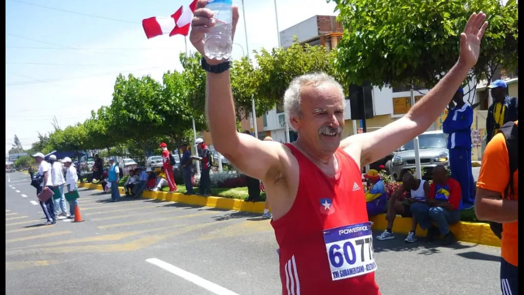 Alejandro Bustamante, actualmente cuenta con más de 90 medallas y variados diplomas fiel reflejo de sus años de competencia, La Tribuna