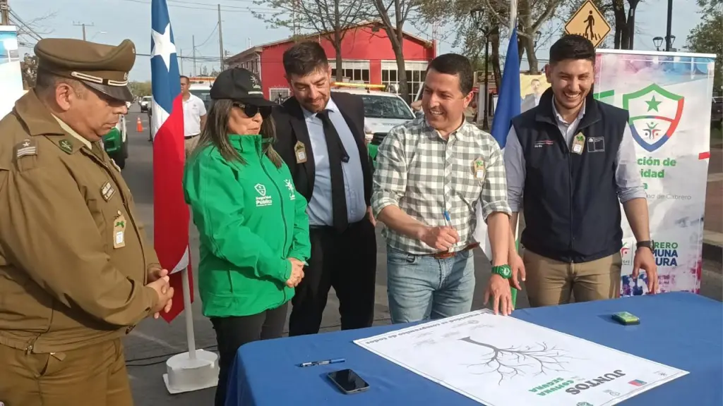 Firma del Plan de Patrullaje Preventivo Comunitario de Cabrero.