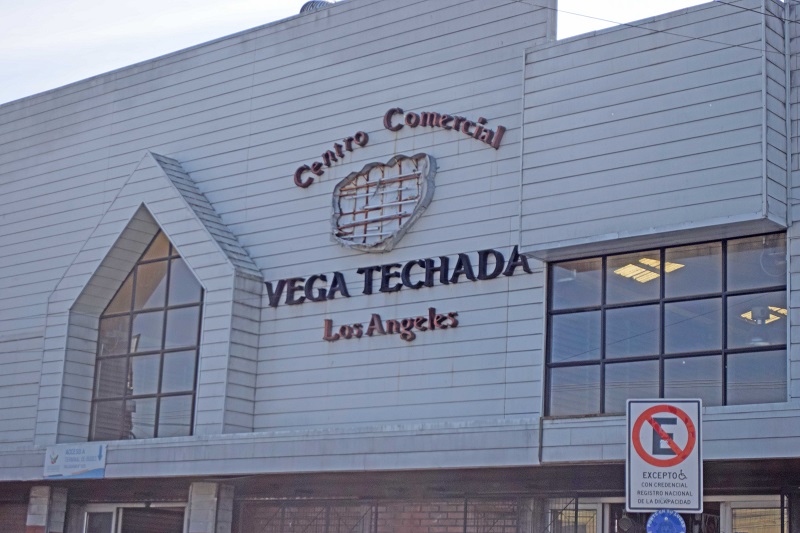 Centro comercial Vega Techada Los Ángeles / La Tribuna