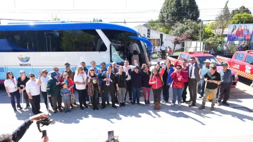 Negrete concreta un sueño más al recibir dos vehículos de patrullaje preventivo y un bus interurbano