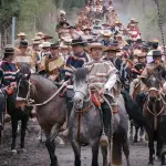 Cabalgata familiar en Cabrero.