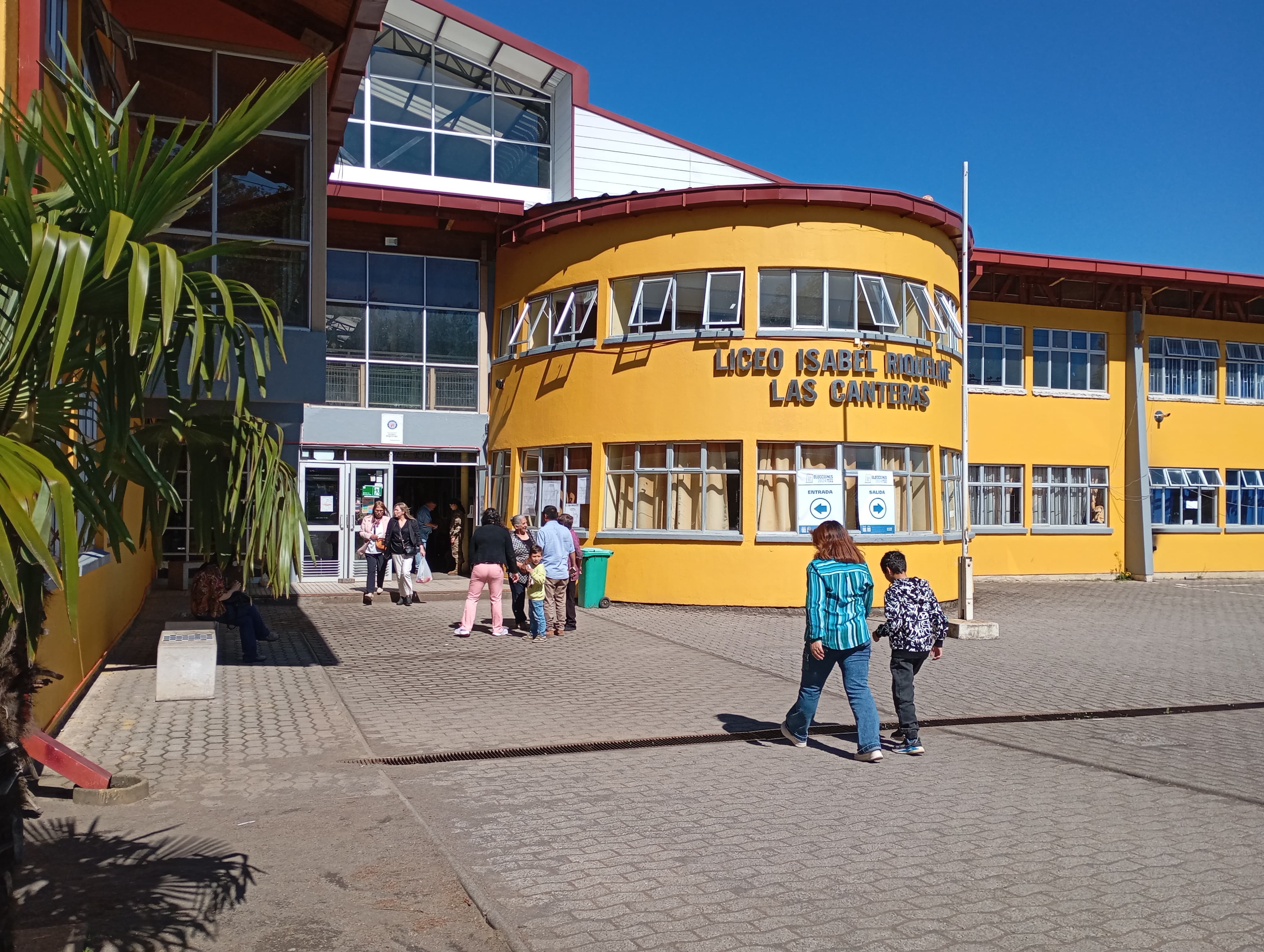 Liceo Isabel Riquelme - Las Canteras / La Tribuna