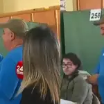 hombre se demoró una hora en votar, 24hrs.