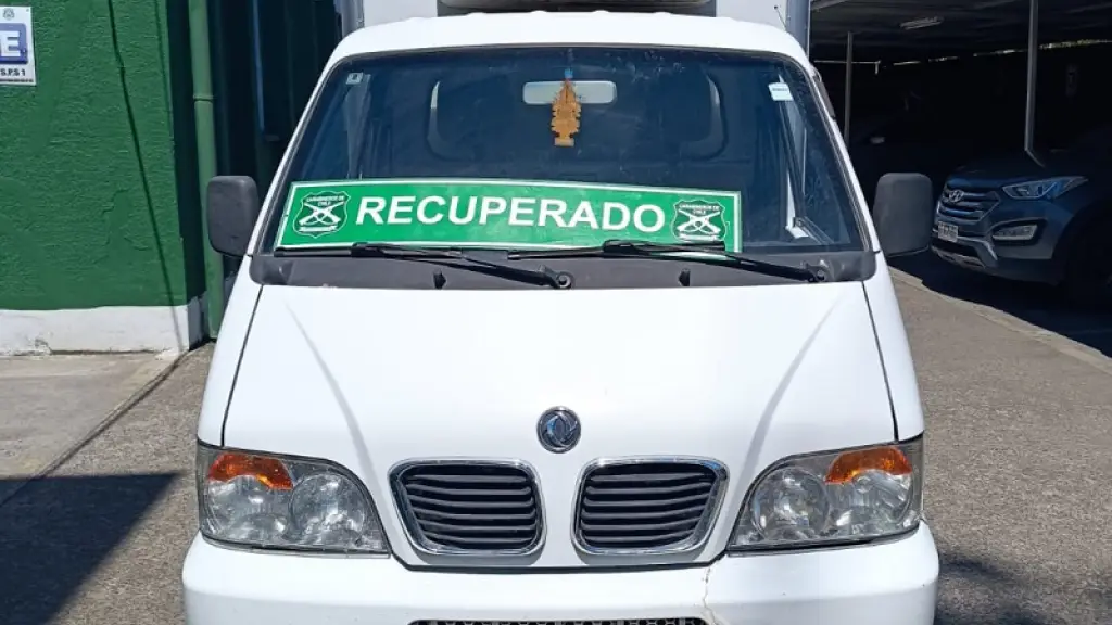 Camioneta robada recuperada por carabineros, Carabineros