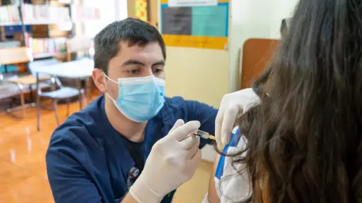 Cobertura de vacunación escolar alcanza el 82% en el Biobío