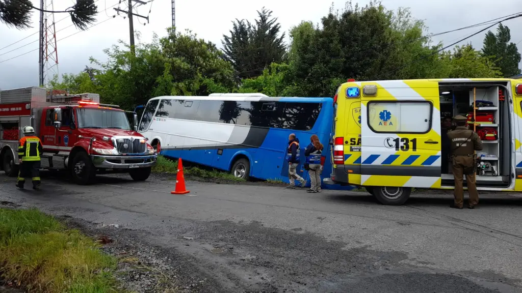 Accidente de bus y camioneta 03 | Cristián Salazar | La Tribuna 