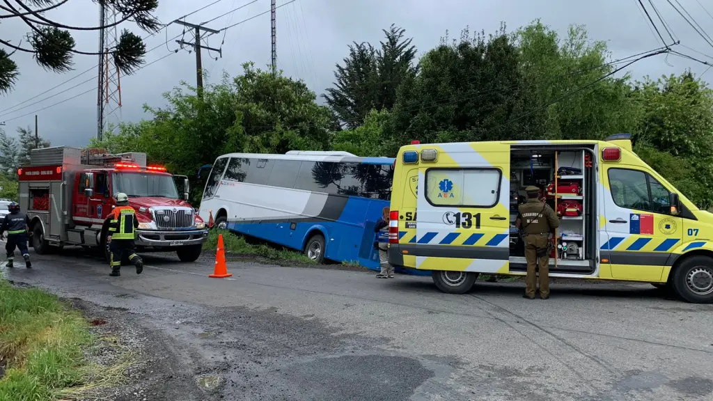 Accidente de tránsito entre bus y camioneta en camino Antuco 05 | Sebastián Salazar | La Tribuna 