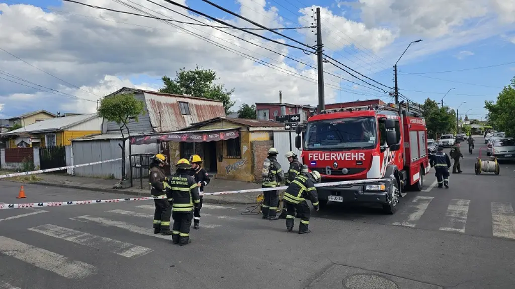 Explosión al interior de local en Los Ángeles, Bomberos