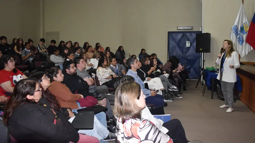 Charla sobre Protección Integral de la Niñez Destaca el Rol del Trabajo Social en la Región del Biobío, Cedida