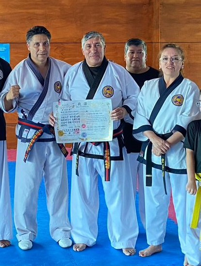 De izquierda a derecha, los maestros: Sebastián Venegas, Luis Becerra y María Angélica Caro / La Tribuna