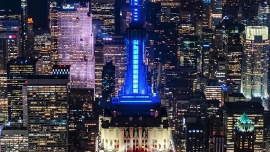 Edificios se iluminan en Estados Unidos, EFE