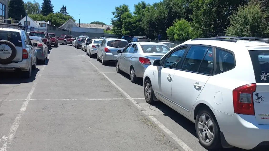 Filas de autos en plantas de revisión técnica 