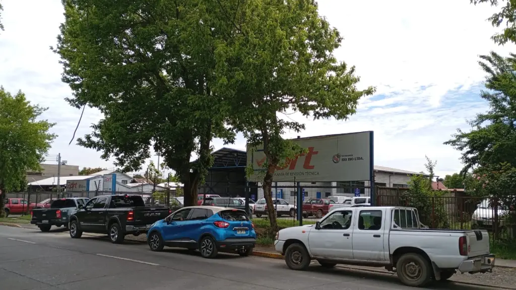 Molestias por filas de autos en plantas de revisión técnica