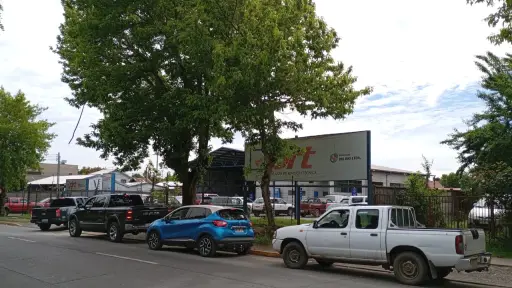 Molestias en usuarios por largas filas en plantas de revisión técnica de Los Ángeles