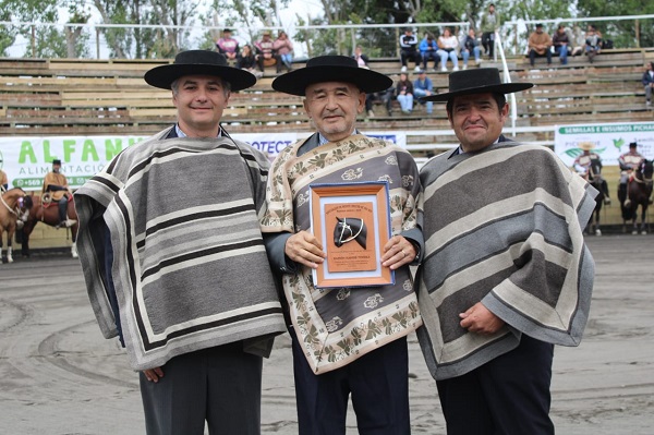 La Asociación Bío Bío reconoció la trayectoria de Ramón Ramos Torres, gran corralero y dirigente de la institución / caballoyrodeo.cl