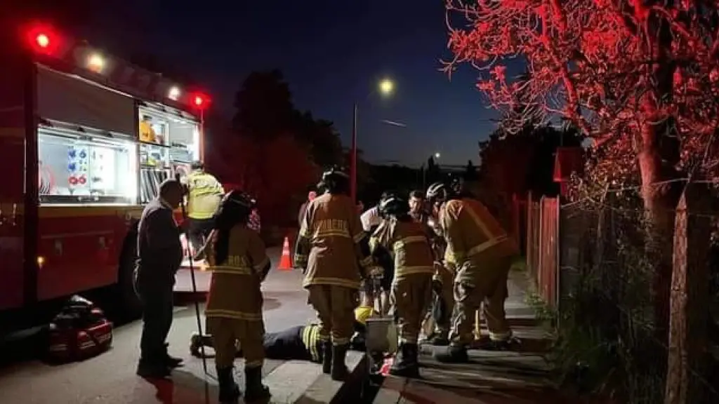 Bomberos rescató con éxito a menor atrapado en canaleta de regadío