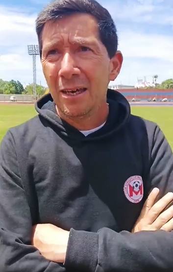 DT: John Bustamante junto a su plantel conocieron el terreno del estadio municipal angelino / La Tribuna