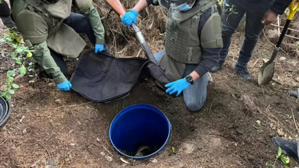 El  de armas, municiones y chalecos antibalas enterradoshabrían sido empleados en el homicidio de tres carabineros en Cañete, el pasado 27 de abril. , Redes sociales