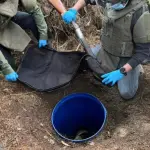 El  de armas, municiones y chalecos antibalas enterradoshabrían sido empleados en el homicidio de tres carabineros en Cañete, el pasado 27 de abril. , Redes sociales