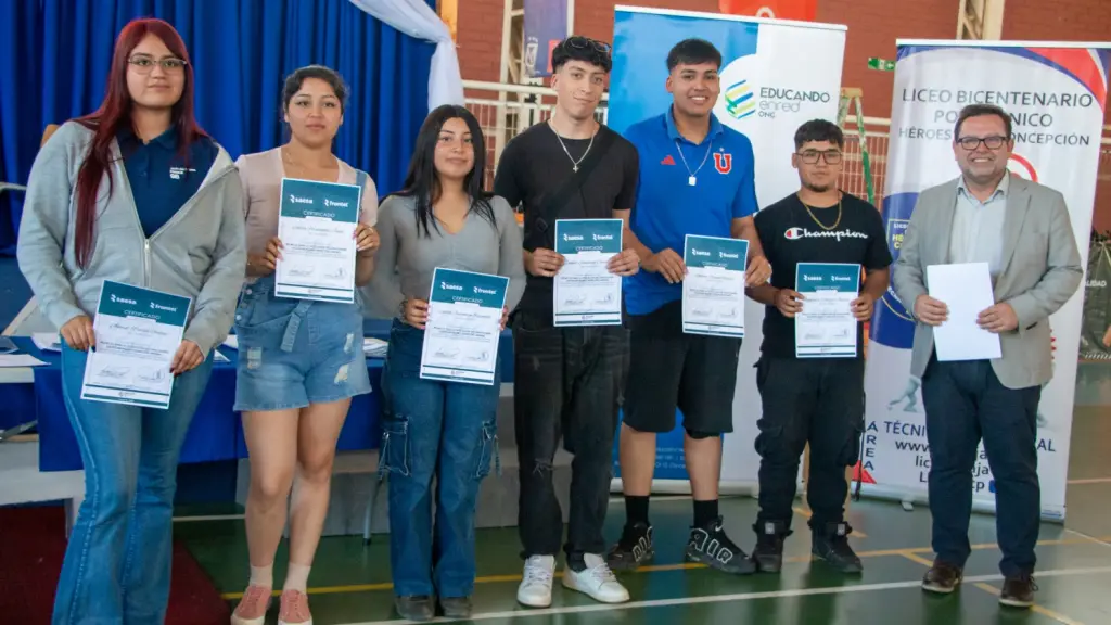 Alumnos del Liceo Bicentenario Politécnico Héroes de la Concepción se certifican en inserción laboral, Cedida