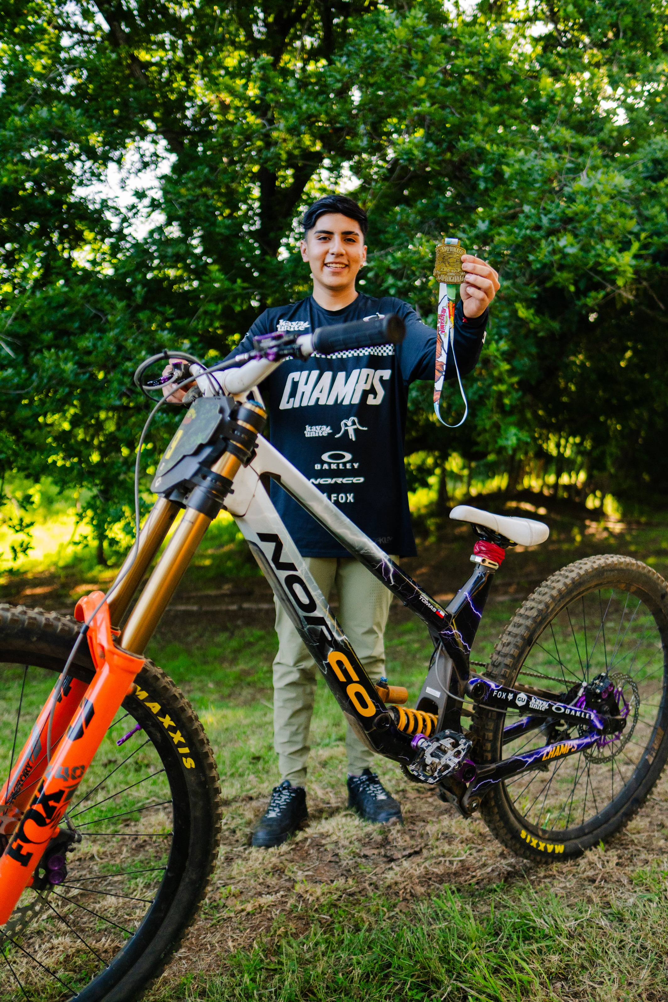 José Tomás Sotomayor Rivas, alumno de 4° medio A del Liceo Alemán, cosecha varios triunfos. El más importante lo obtuvo en julio de este año cuando viajó a Canadá, siendo parte del Crankworx World Tour, evento en que quedó en el puesto N° 18 a nivel mundi / La Tribuna