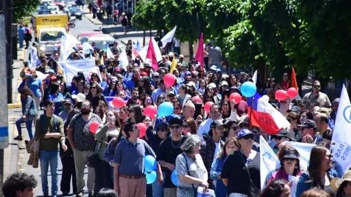 Provincia de Biobío: Más de mil funcionarios públicos se adhieren a paro convocado por mejoras laborales 