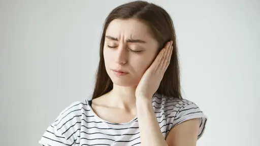 ¿Cómo impacta el estrés en la salud auditiva y qué hacer al respecto?