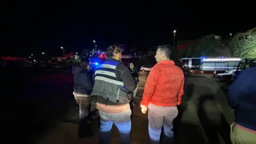 Voraz incendio en Lota arrasa con cuatro viviendas y deja un fallecido
