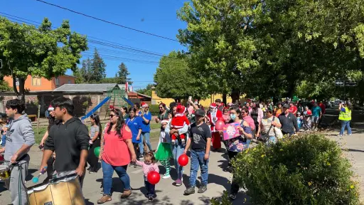 Jardín Infantil 21 de Mayo celebró la Navidad con un colorido pasacalle en defensa de los Derechos de la Infancia
