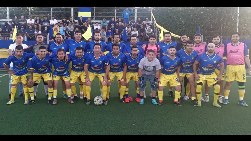 Atlas Campeón junto a su hinchada, La Tribuna