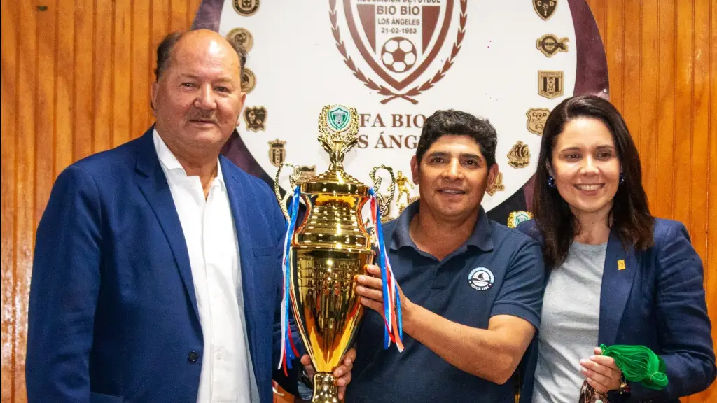 Juan Jiménez, presidente de ANFA regional, estuvo presente en la ceremonia en Los Ángeles, Deportes Los Ángeles