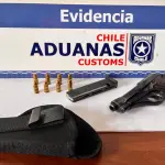 Tanto la pistola como el cargador y las balas fueron incautadas por personal de la Aduana de Talcahuano., Cedida