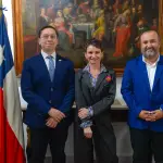 Javier Fuchslocher con la ministra Carolina Tohá y el delegado presidencial regional, Eduardo Pacheco., Cedida